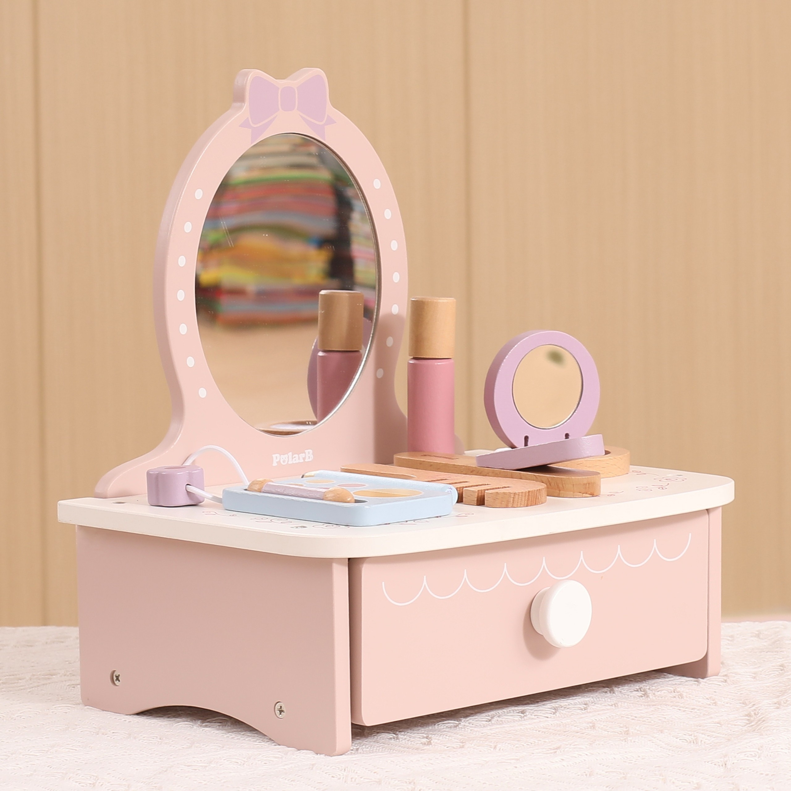 Laste loovuse arendamiseks mõeldud laud