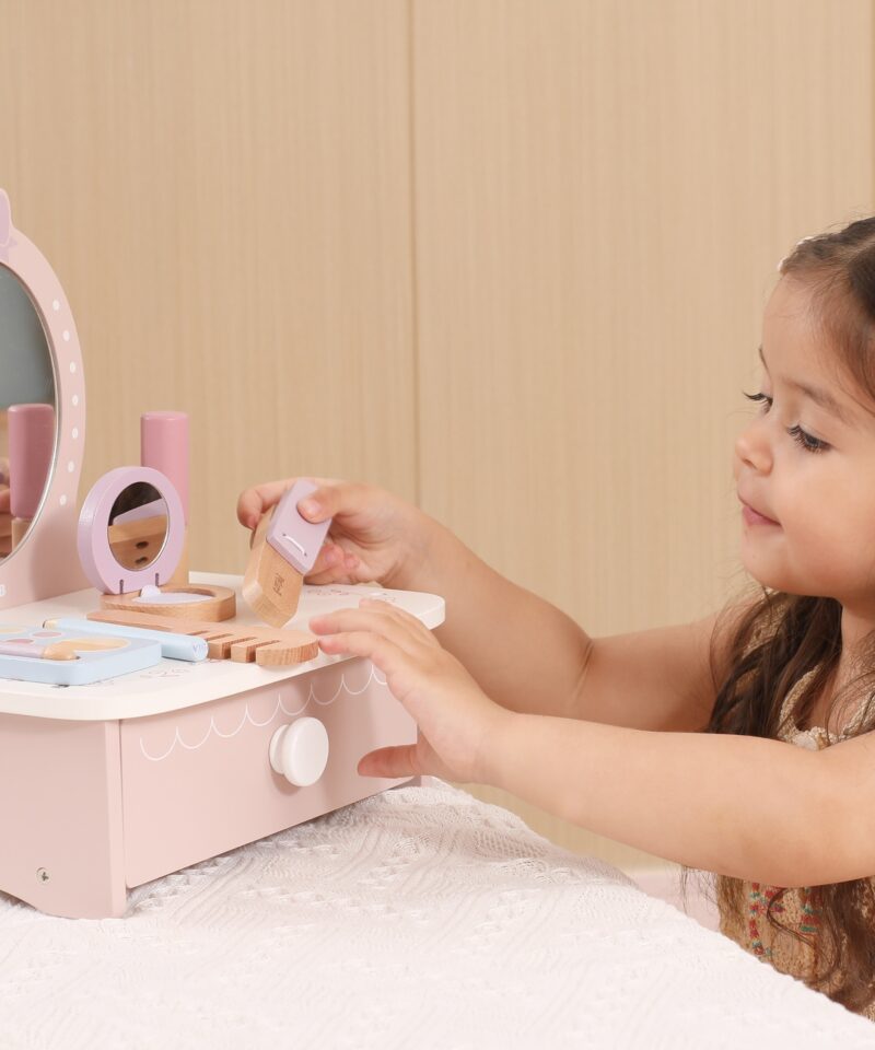 Laste loovuse arendamiseks mõeldud laud