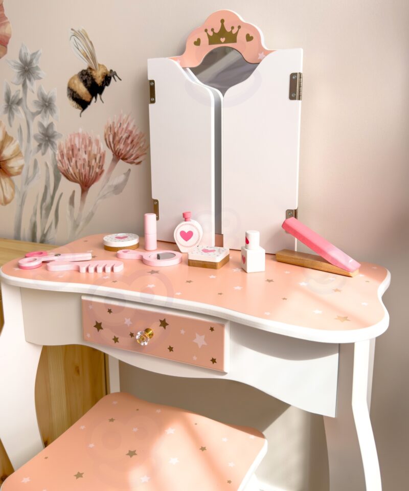 Praktiline sahtel ja ruumikas tööpind