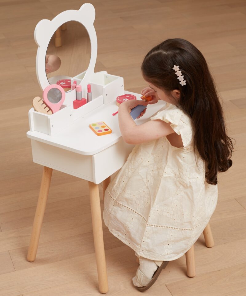 Elegantne tualettlaud tüdrukute toale