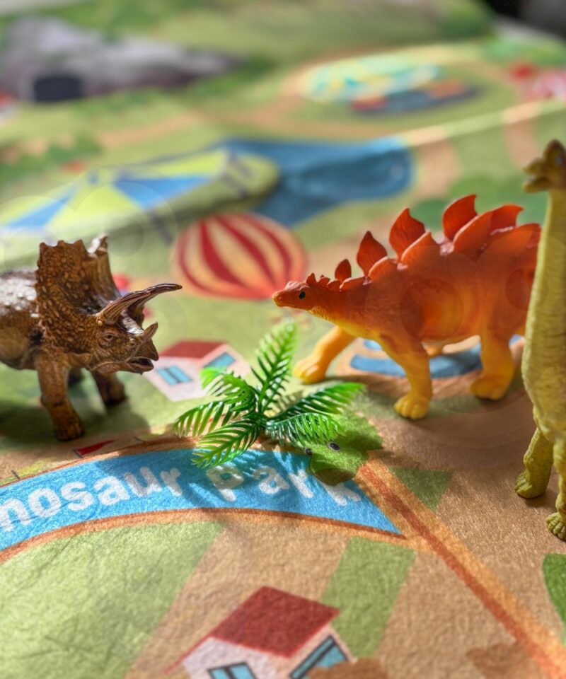 Kompaktne kandekohver dinosaurustega