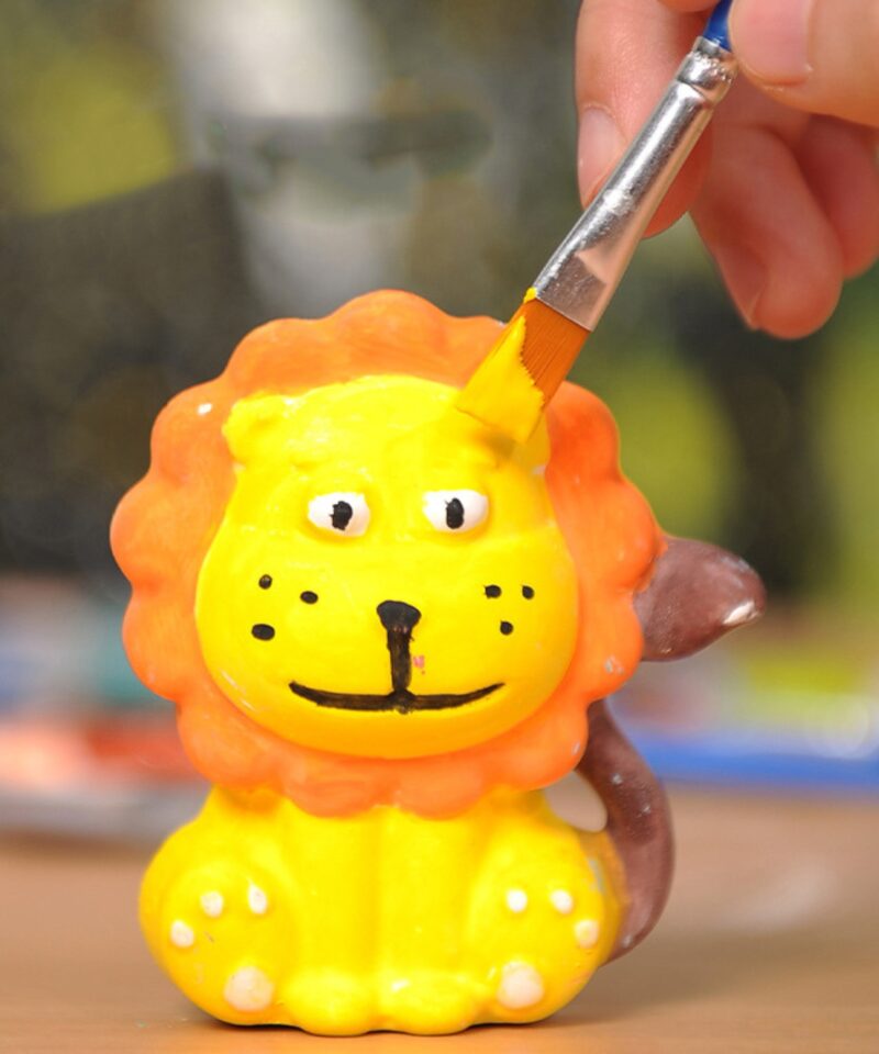 Loo ja värvi oma kipsist loomad