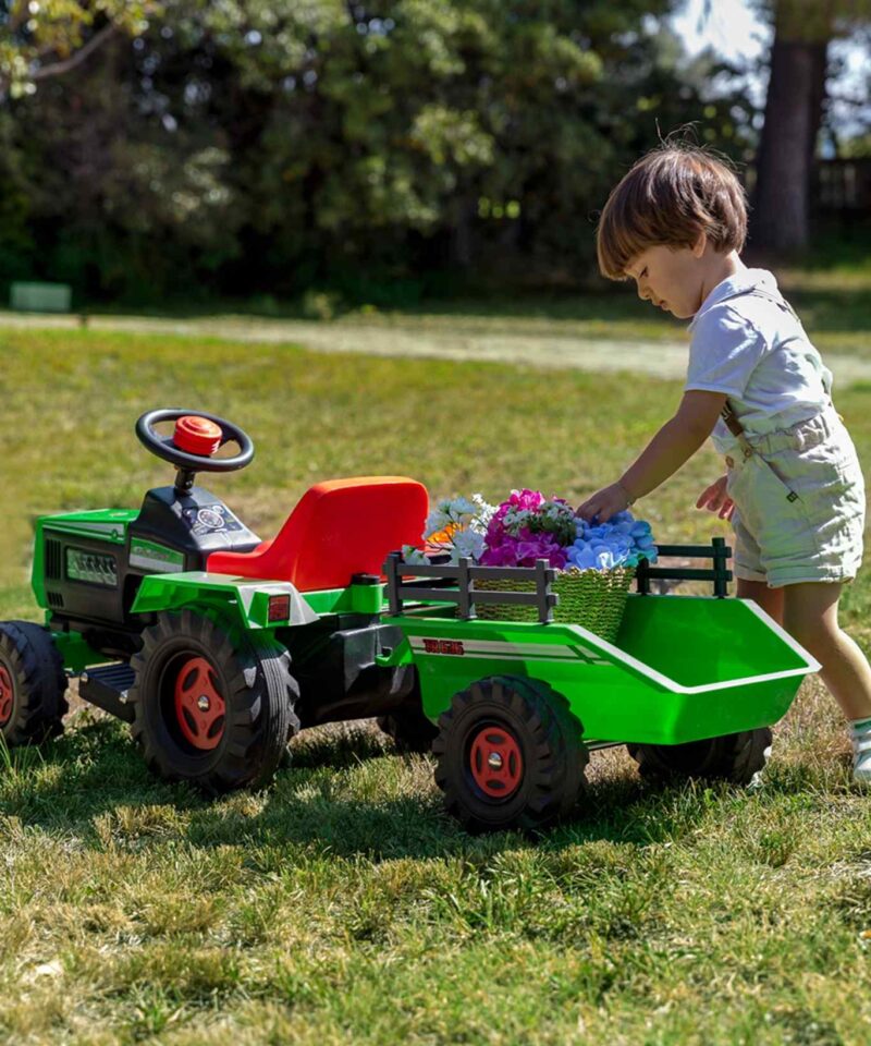 Lastele mõeldud elektriline traktor