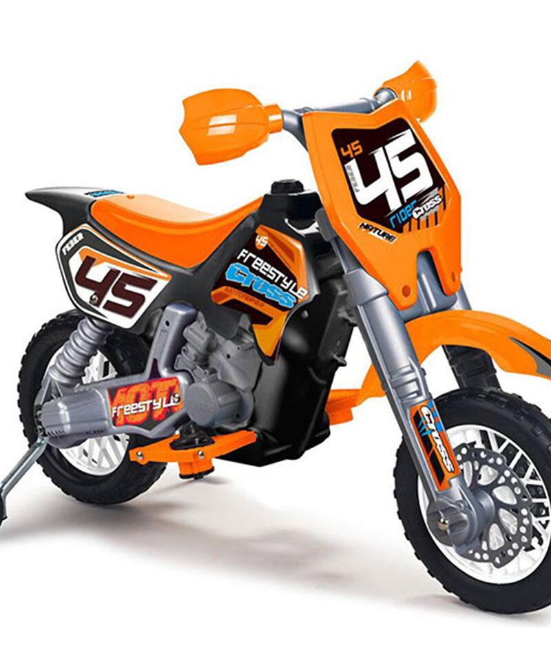 Laste elektriline krossimootorratas õues