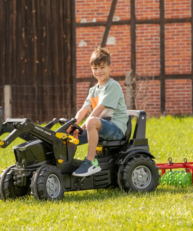 Kolm pöörlevat ketast laste mänguks