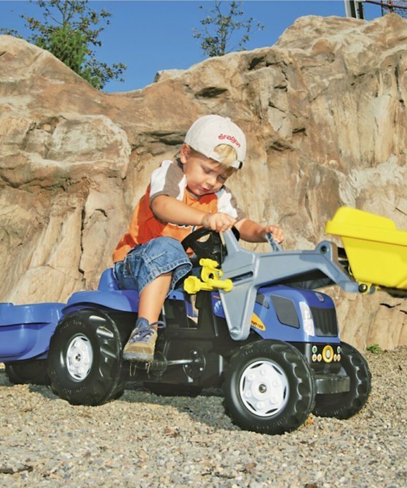 Traktor koos liikuva kopaga