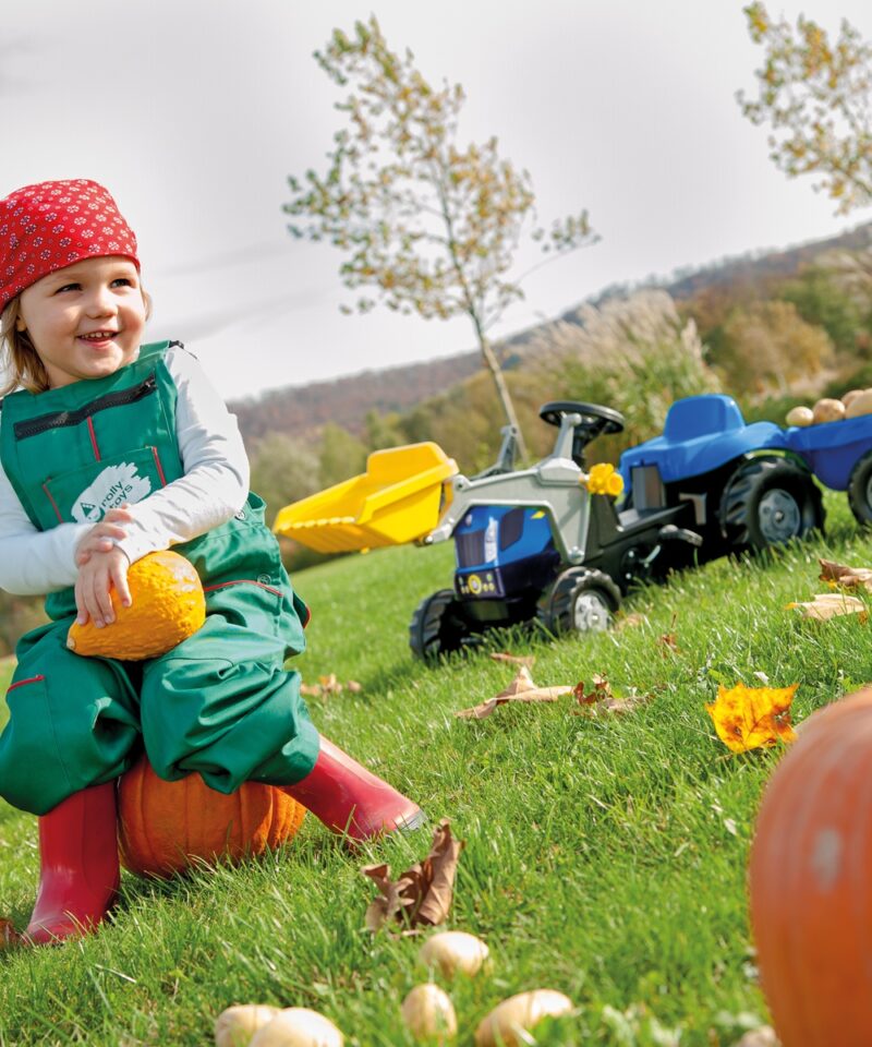 Laste mängutraktor järelkäruga