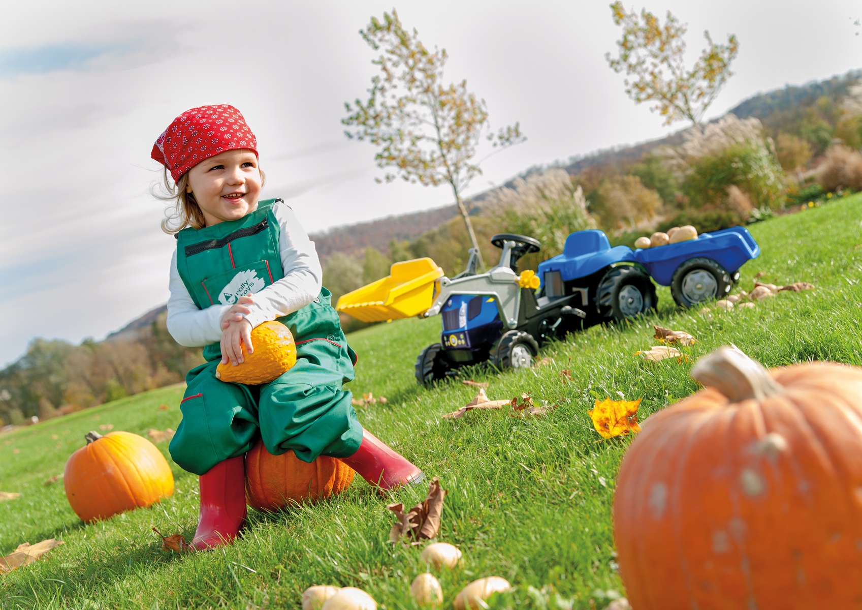 Laste mängutraktor järelkäruga
