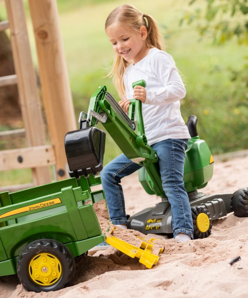 Ekskavaator liiva ja kivide liigutamiseks