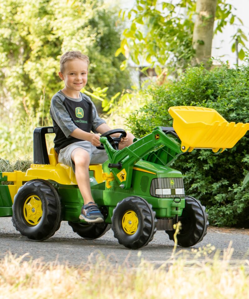 Traktor koos reguleeritava istmega