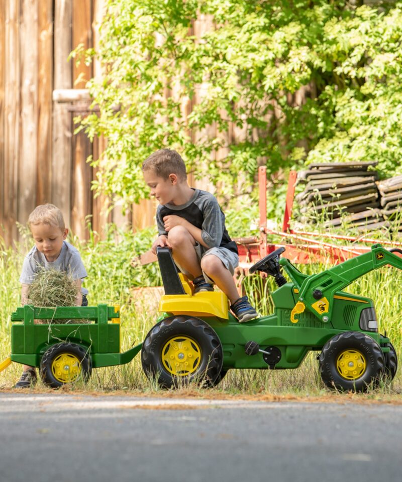 Mängutraktor liikuvate osadega