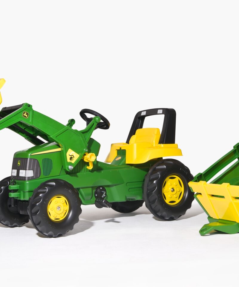 Laste traktor avatud kapotiga