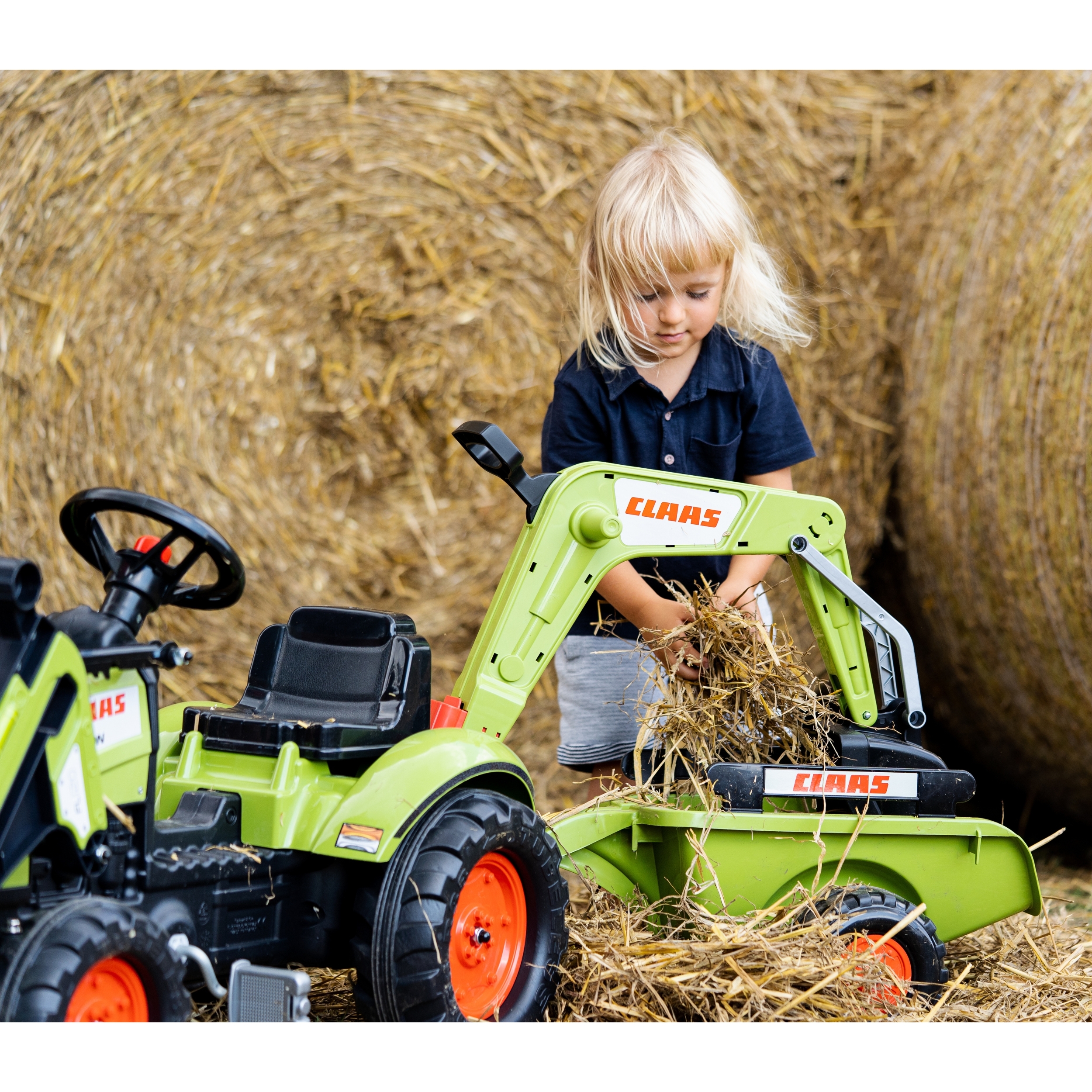 Traktor koos eemaldatava haagisega
