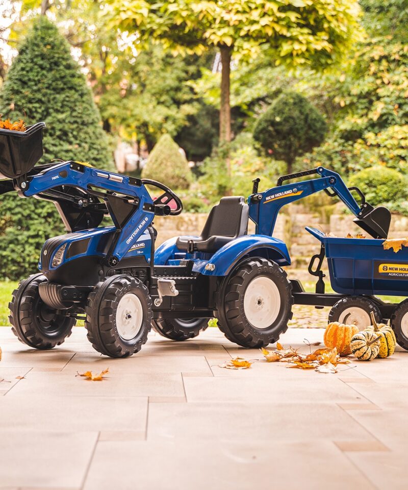 Laste pedaaltraktor realistliku disainiga