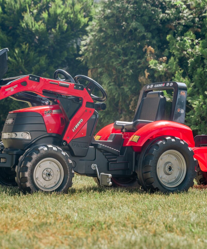 Pedaaltraktor arendavaks mänguks