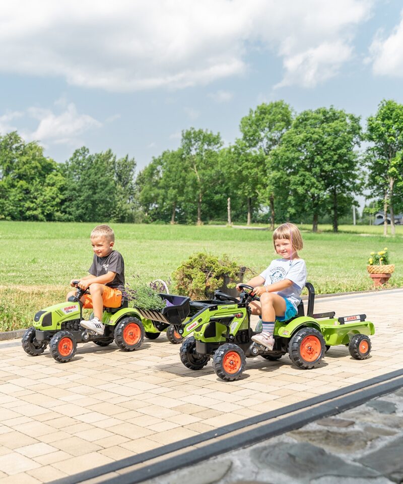 Traktor haagisega lõbusaks mänguks