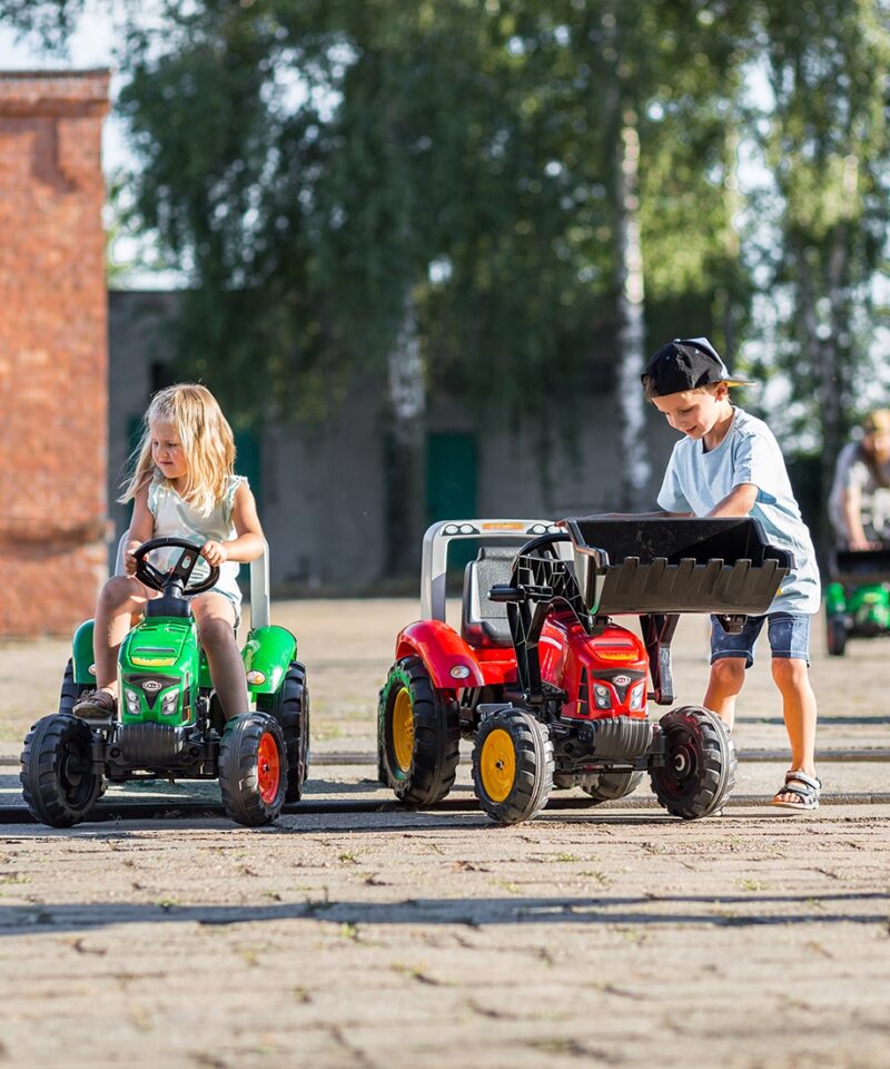 Laste pedaaltraktor punane