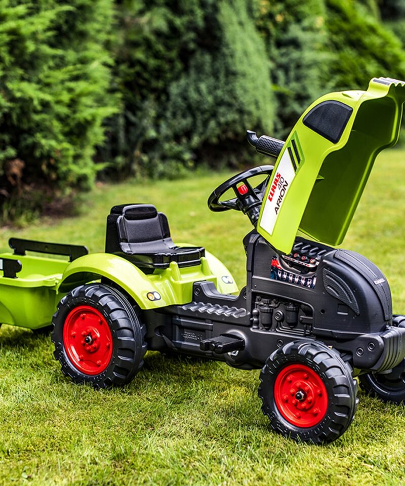 Traktor klaksoni ja eemaldatava haagisega