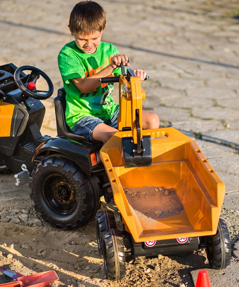 Eemaldatava haagisega mängutraktor