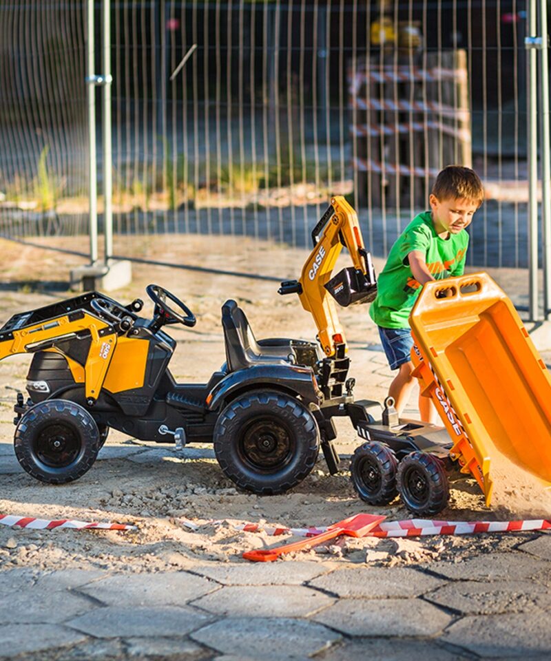 Eemaldatava haagisega mängutraktor