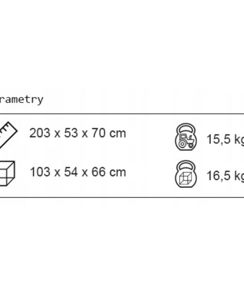 Laps mängimas traktoriga õues