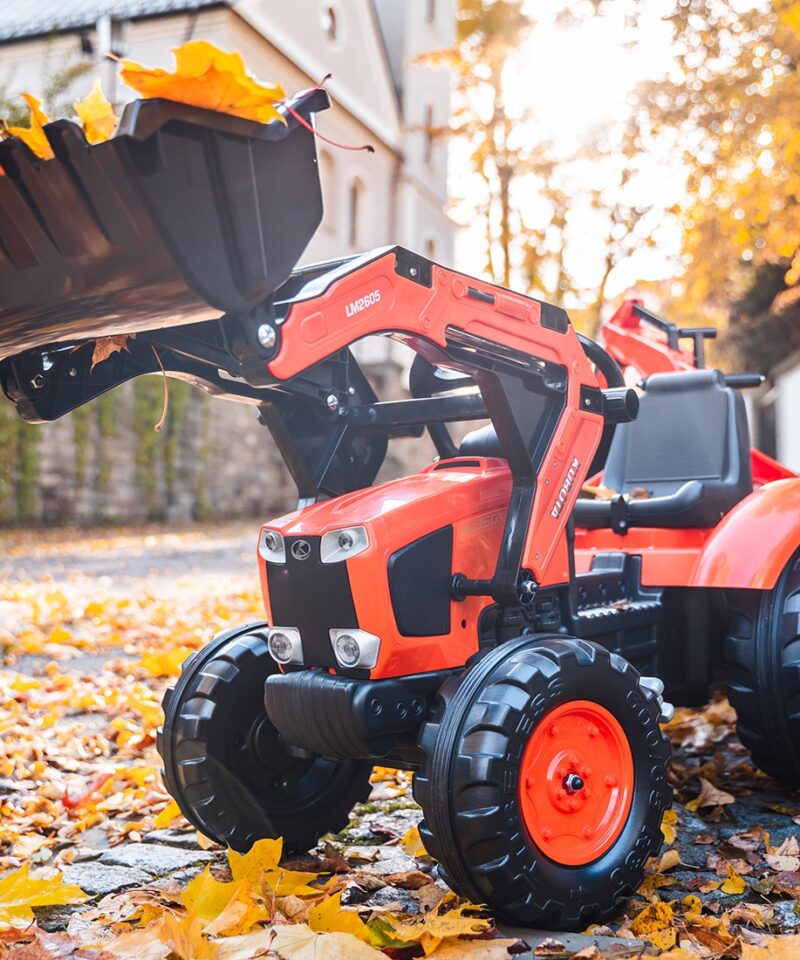 Laste traktor koos eemaldatava haagisega