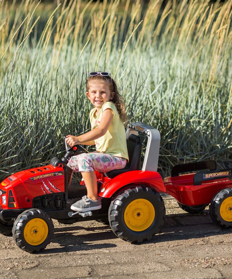 Mängutraktor väikesele põllumehele
