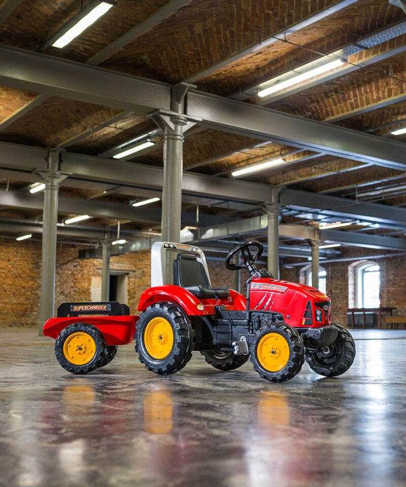 Kvaliteetne traktor ja haagis