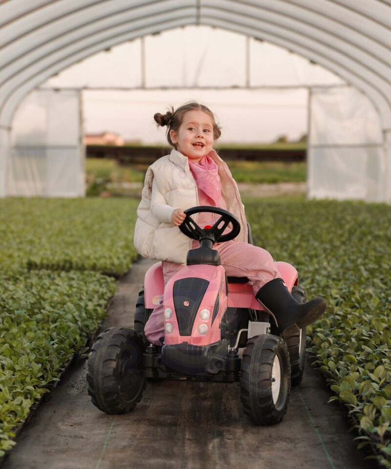 Pedaaltraktor klaksoniga