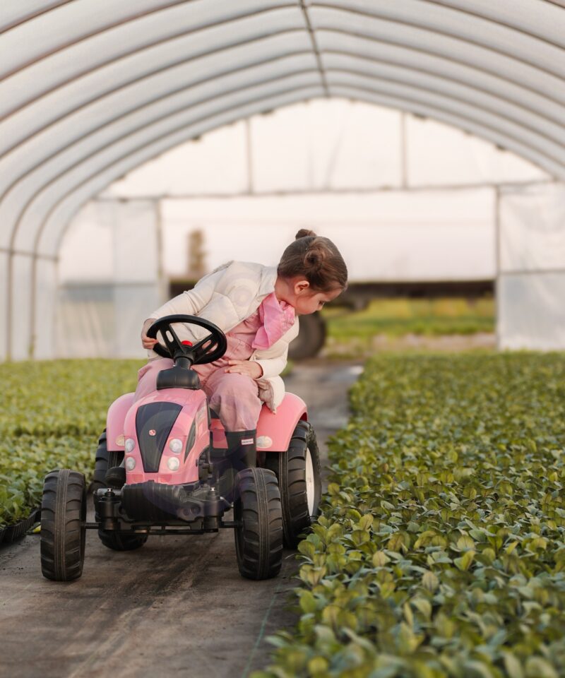 Roosa traktor väikestele traktoristidele