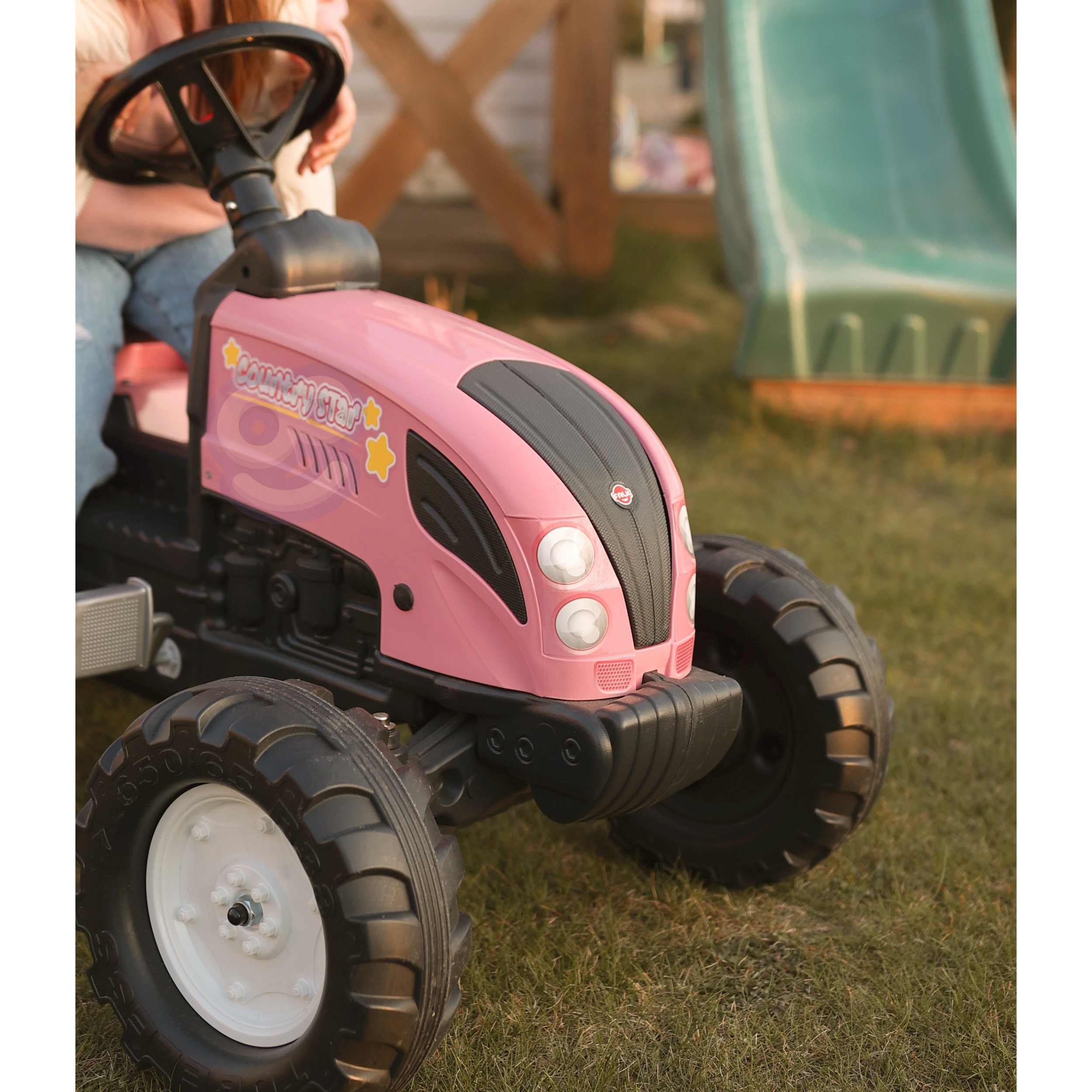 Roosa traktor väikestele traktoristidele