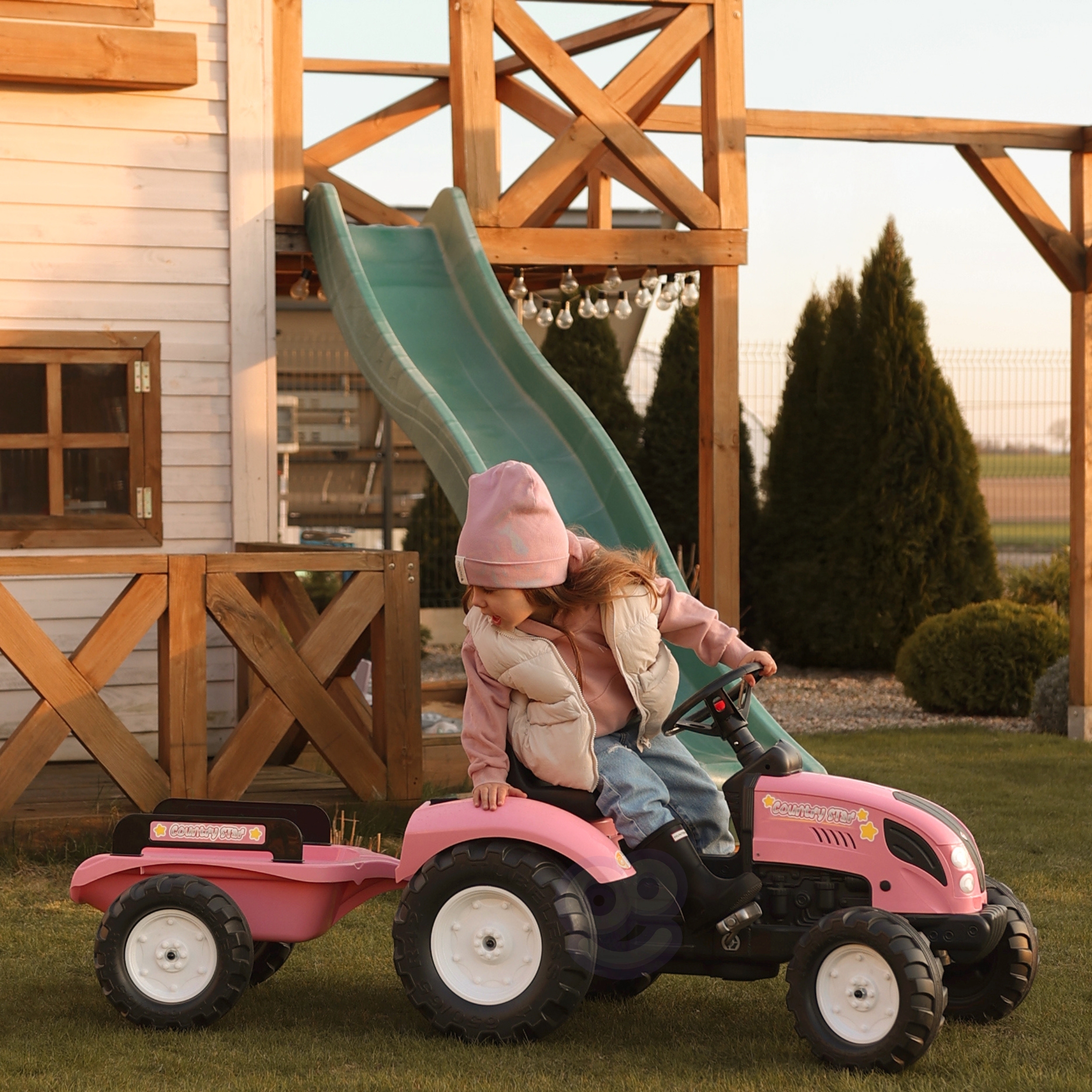 Roosa traktor väikestele traktoristidele