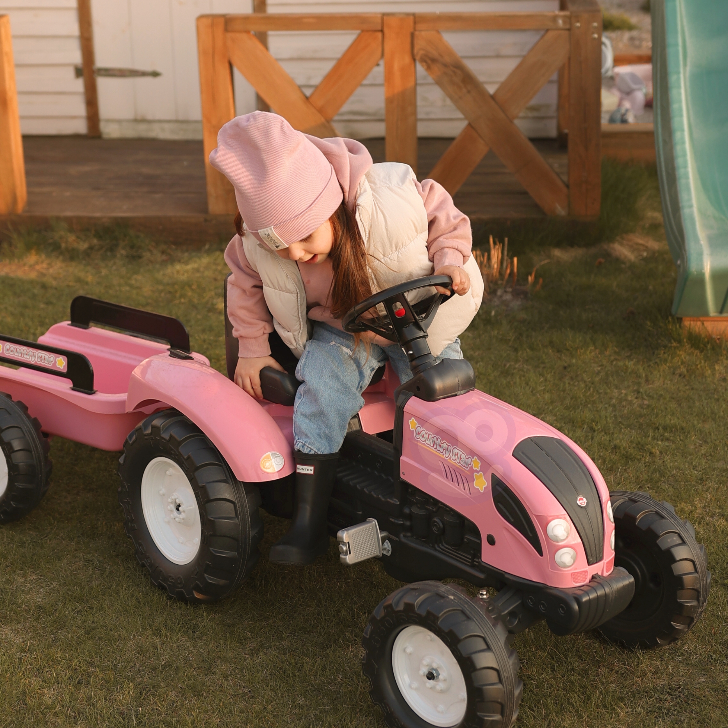 Roosa traktor väikestele traktoristidele