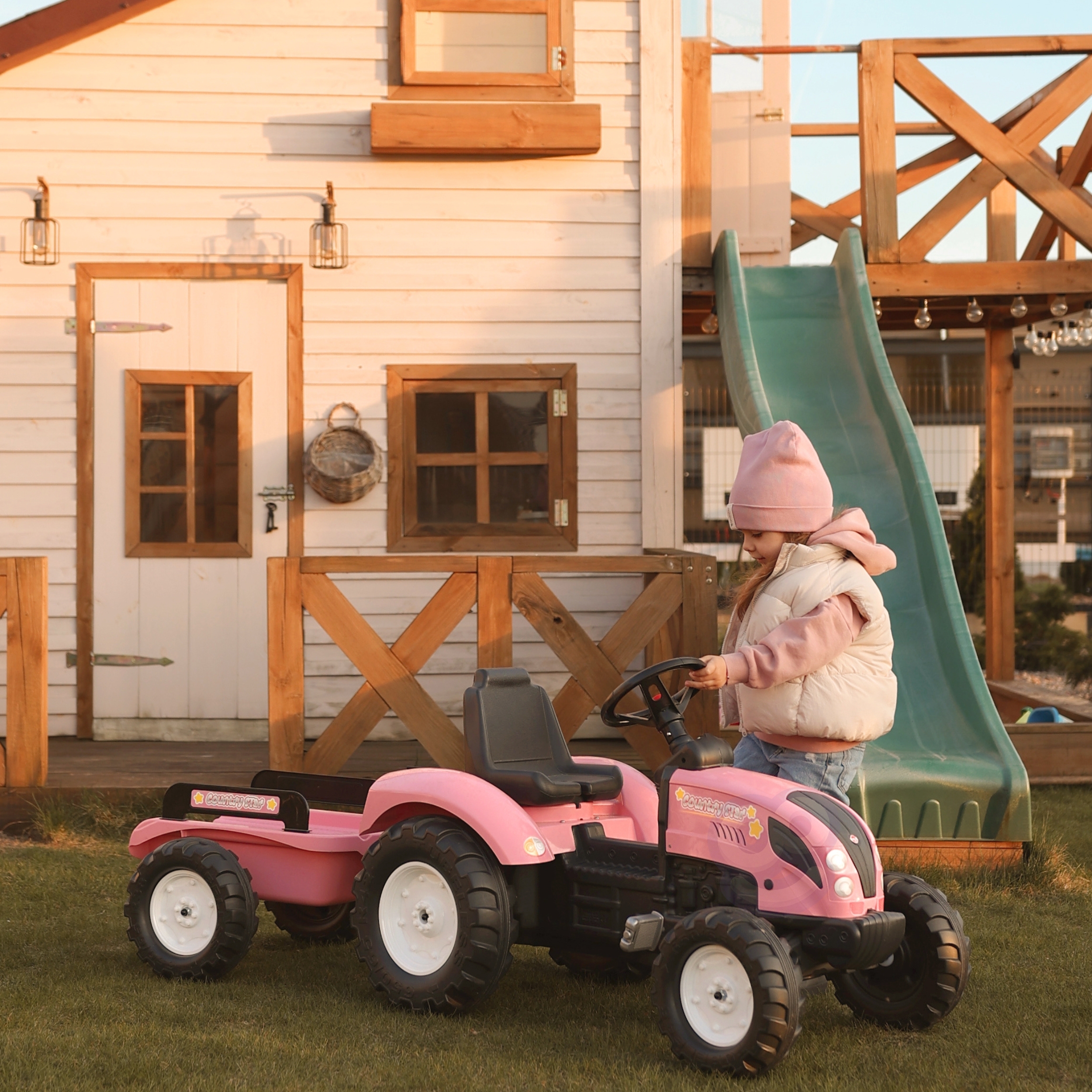 Roosa traktor väikestele traktoristidele