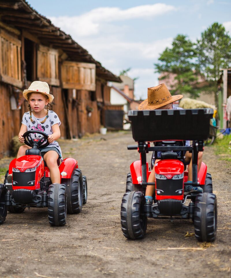 Traktor koos signaaliga rooliga