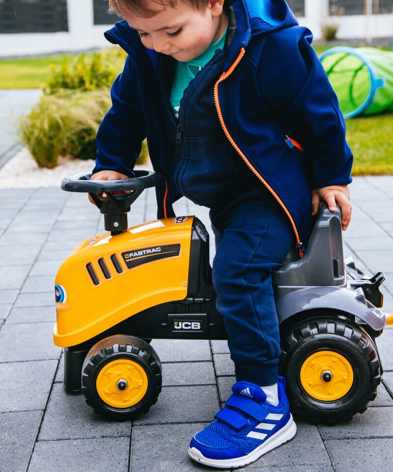 Kvaliteetsest plastikust traktor lastele