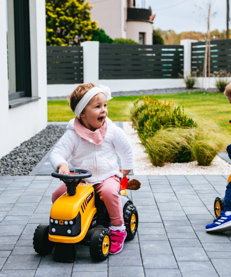 Laste traktor koos kleebistega