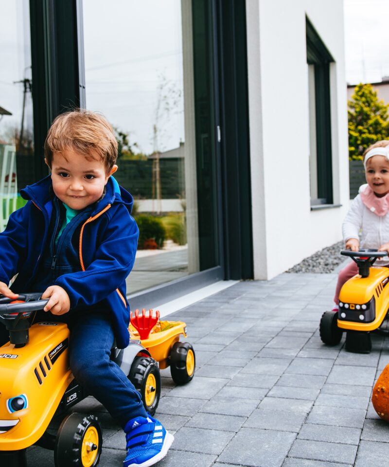 Laste traktor koos kleebistega