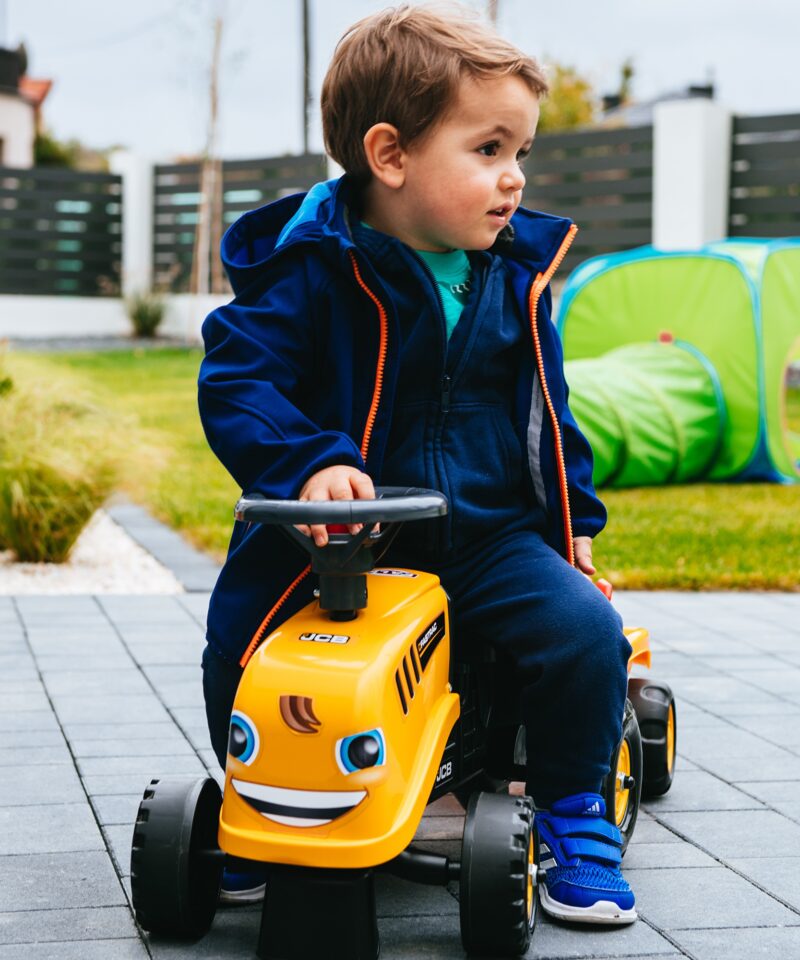 Laste traktor koos kleebistega