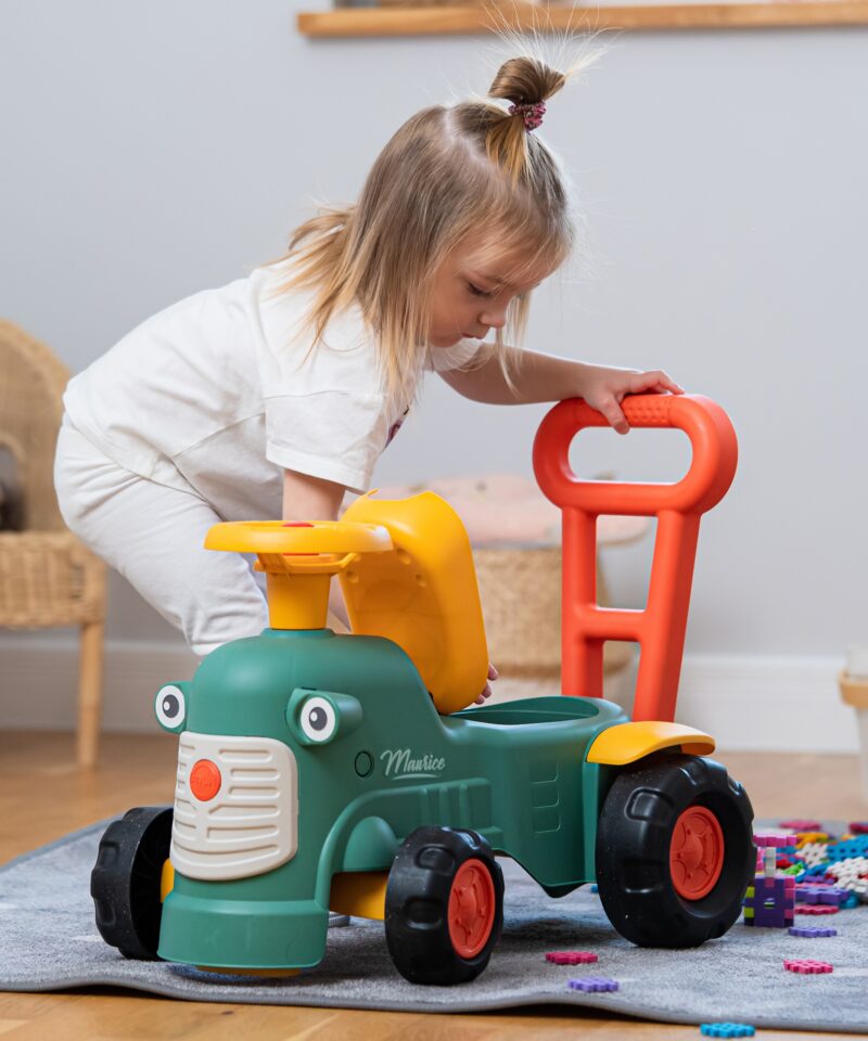 Pööratav rool ja signaaliga traktor