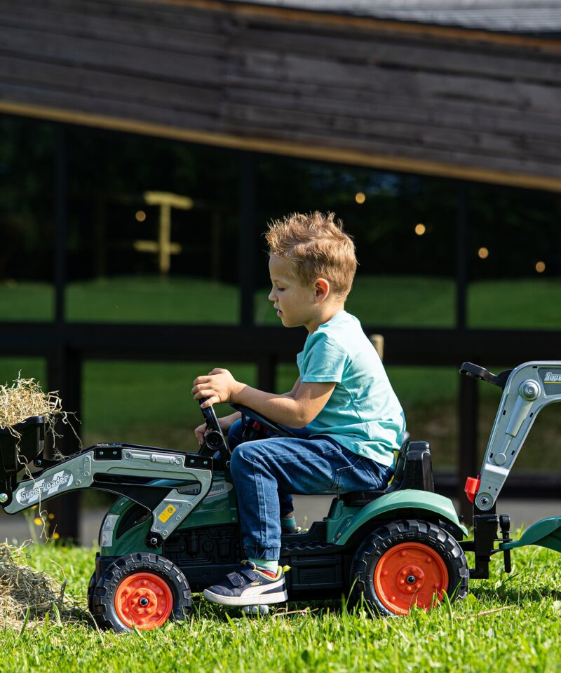 Kvaliteetne pedaalidega traktor lastele