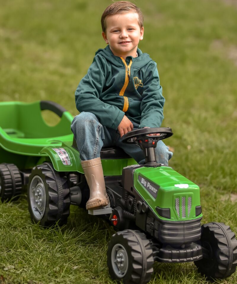 Lihtsasti kokkupandav laste traktor