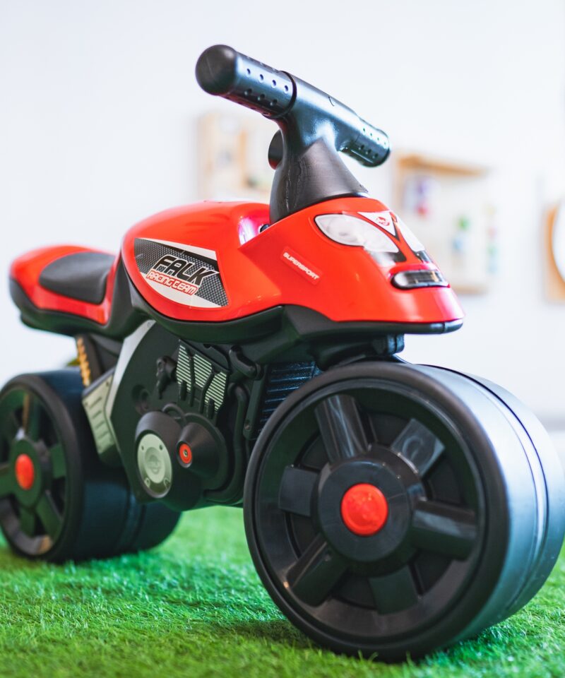 Lastele mõeldud sõidulelu sise- ja välistingimustesse