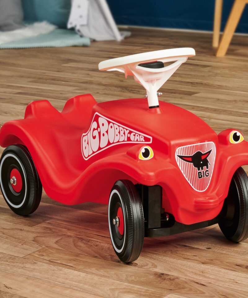 Pööratavate ratastega klassikaline sõiduk