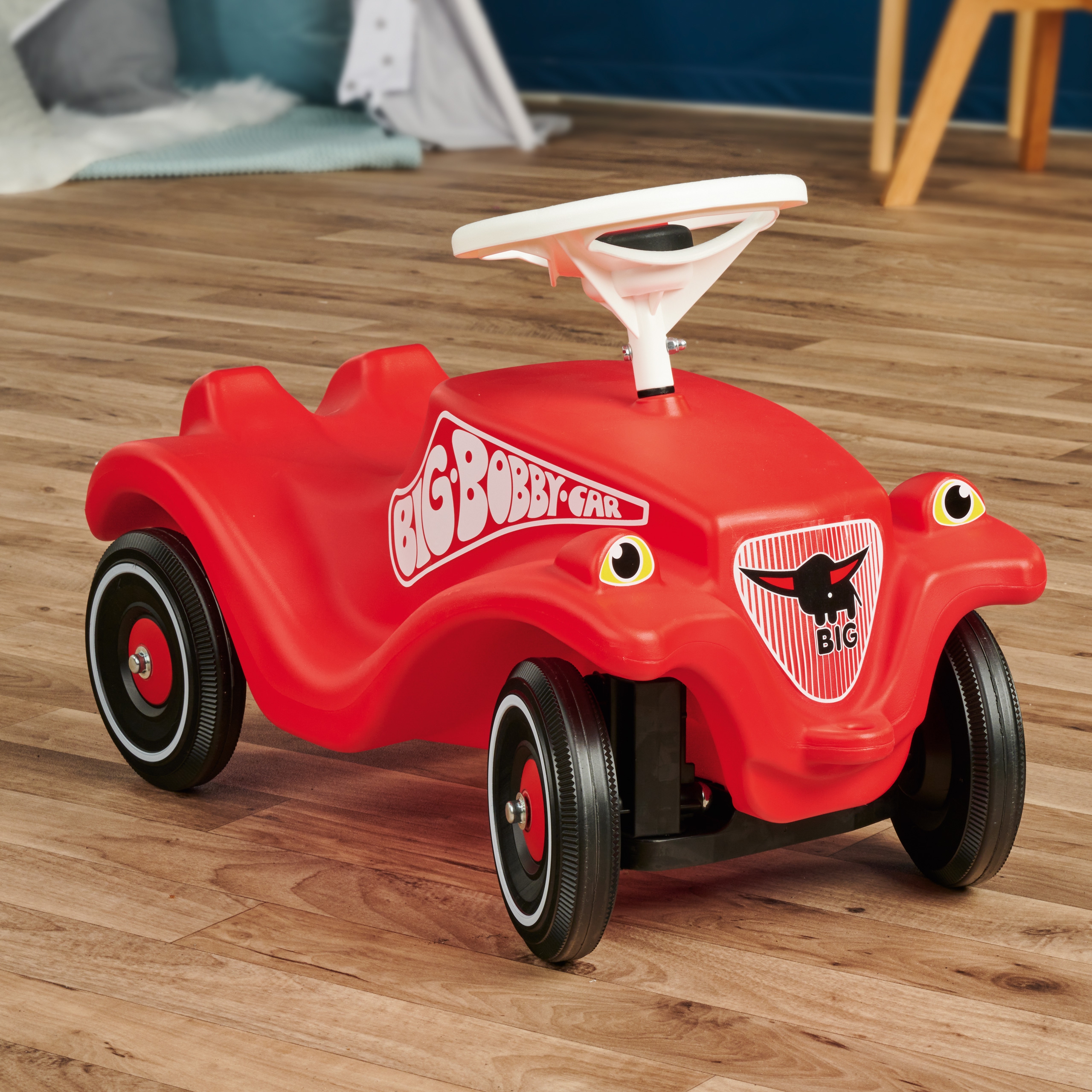 Pööratavate ratastega klassikaline sõiduk