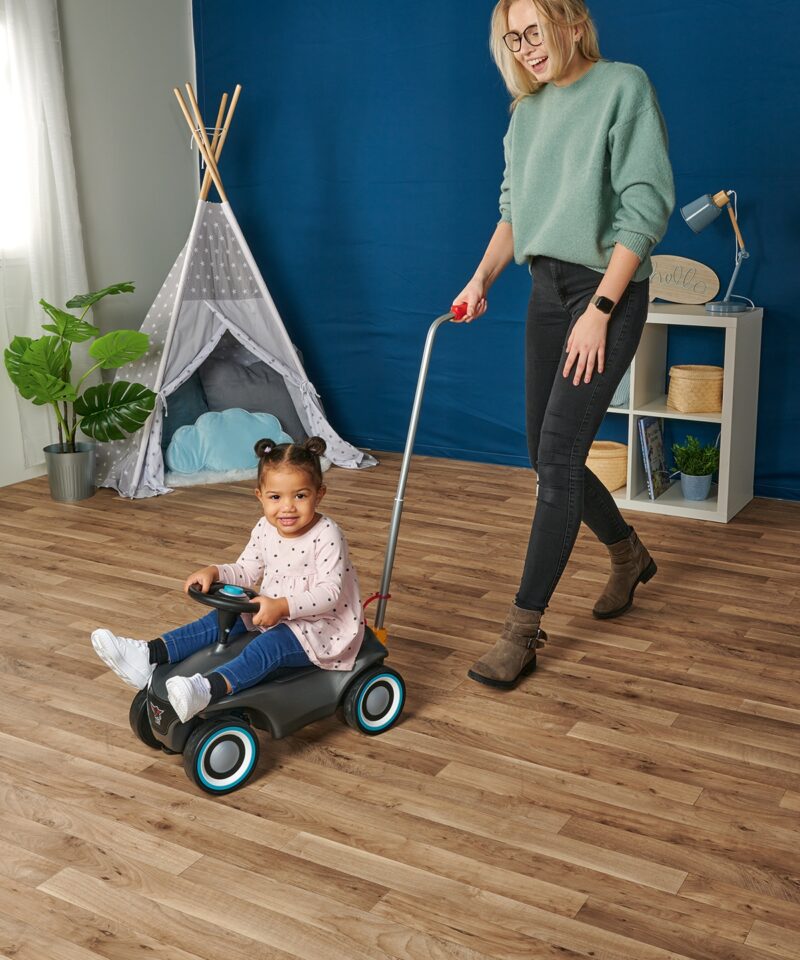 Mugav lükker lapse sõidukile