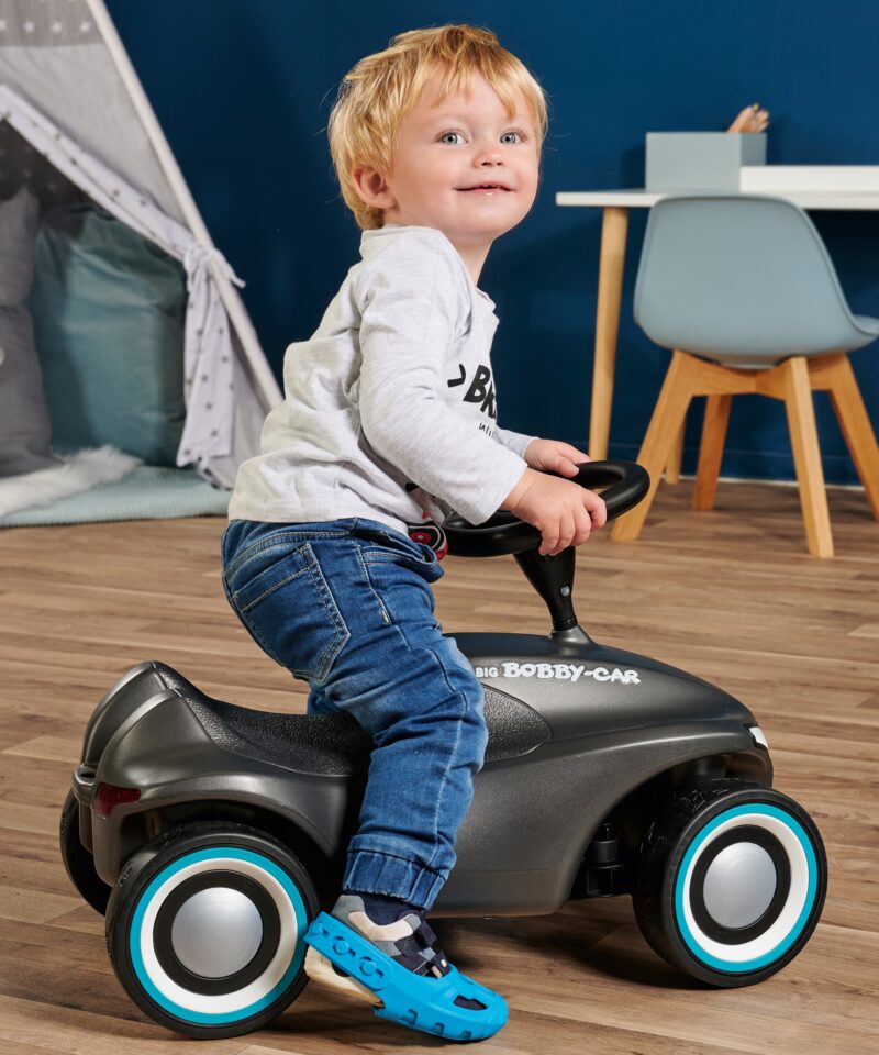 Libisemisvastane disain laste jalanõudele