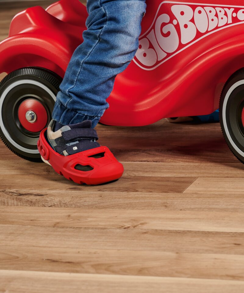 UV-kindlad punased jalatsikaitsed