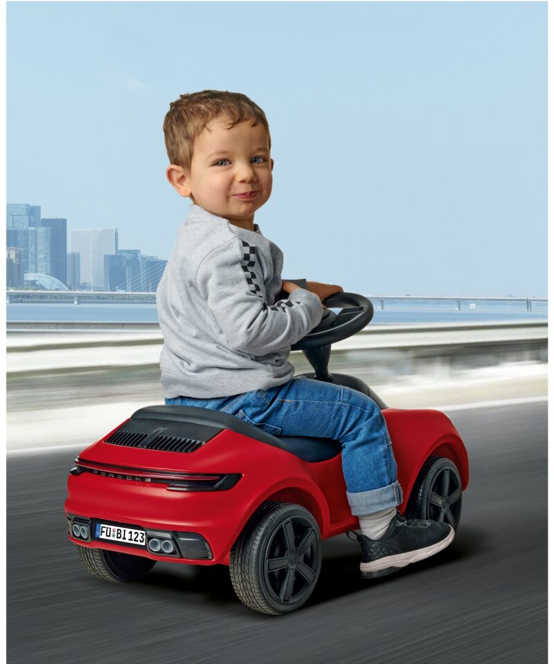 Ergonomiline rooliga laste sõiduauto