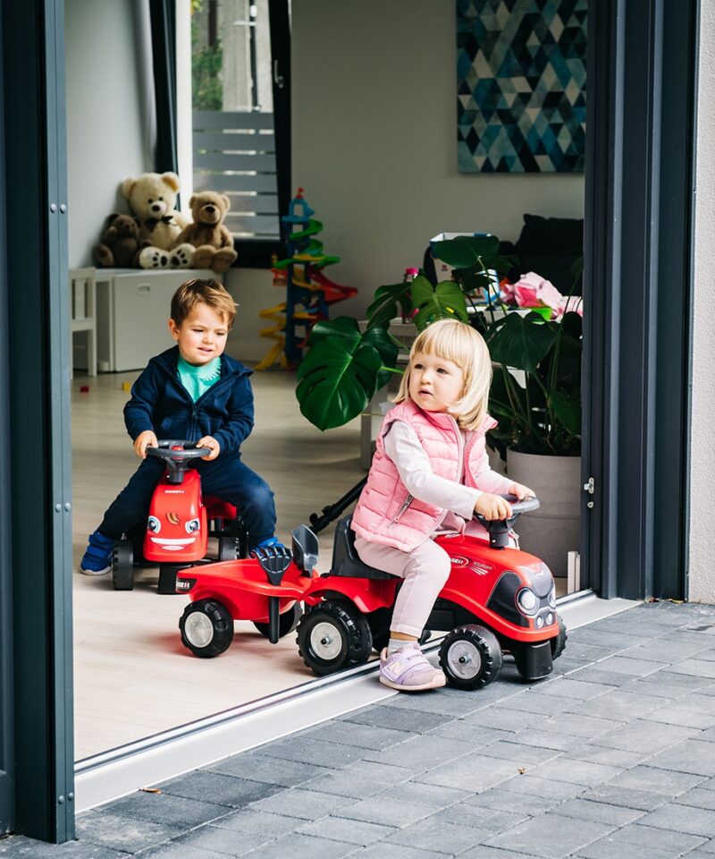 Turvaline ja stabiilne laste traktor